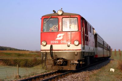 2095.015
2095.015 bespannt heute als R 6850 den Schülerzug Richtung St.Pölten. In Kürze wird er in Ober-Grafendorf einfahren.
Schlüsselwörter: 2095 , Krumpe , Ober-Grafendorf