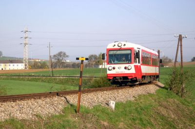 5090.005
Kurz nach St.Margarethen-Rammersdorf legt sich 5090.005 elegant in den Bogen und wird einige Kilometer später in Ober Grafendorf einfahren.
Schlüsselwörter: 5090 , Krumpe , St.Margarethen-Rammersdorf