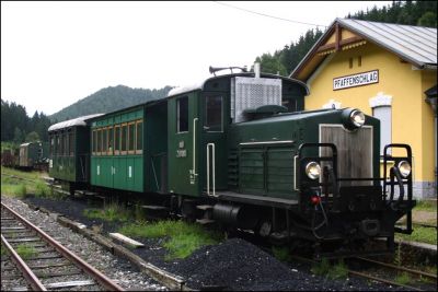 Sonderzug mit der 2190.01 im Bahnhof von Pfaffenschlag
Schlüsselwörter: 2190 , 01