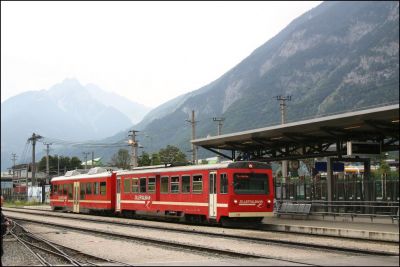 Um 14:23 verlässt der R 151 Jenbach
Schlüsselwörter: Zillertal , Bahn , VT , Niederflur , Triebwagen , Steuerwagen