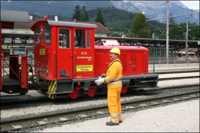 Wie immer präsentiert sich die D12 in hervorragendem Zustand - typisch für die Fahrzeuge der Zillertalbahn
Schlüsselwörter: Zillertal , Bahn , D , D 12 , 12 , Funk , Fernsteuerung