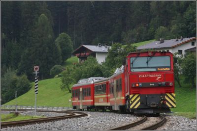 Nachschuß auf R 157
Schlüsselwörter: Zillertal , Bahn , VT , Niederflur , Triebwagen , Steuerwagen , D , Gmeinder