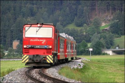 Frühstück und Mittagessen waren angesagt als R165 die Idylle an diesem späten Nachmittag kurz störte ...
Schlüsselwörter: Zillertal , Bahn , VT , Niederflur , Triebwagen , Steuerwagen , D , Gmeinder