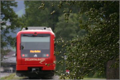 Schlüsselwörter: Zillertal , Bahn , VT , Niederflur , Triebwagen , Steuerwagen