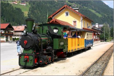 Zillertalbahn No.6
Böhlerwerke Kapfenberg 6, seit 1972 die Zillertalbahn 6 und "Hobby-Lok" für die Amateurlokführerfahrten zwischen Mayrhofen und Kaltenbach-Stumm
Schlüsselwörter: Zillertal , Bahn , Böhler 6 , Zillertalbahn , 6 , Hobby , Lok