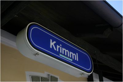 Seit Beginn des SEV seitens der ÖBB glaubt man in Krimml scheint die Zeit still zu stehen, erst kurz vor der Wiedereröffnung nach Krimml wird hier wohl das SLB-Haltestellenschild hängen ...
