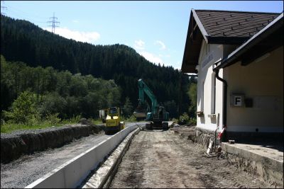 In Mühlbach wird bereits fleißig am neuen Mittelbahnsteig gearbeitet!
Schlüsselwörter: Wiederaufbau Pinzguer Lokalbahn