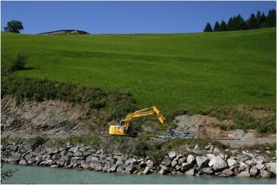 Zwischen Rettenbach und Mittersill fanden umfangreiche Hangrodungsarbeiten statt.
Schlüsselwörter: Wiederaufbau Pinzgauer Lokalbahn