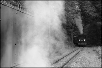 Vor der ""Trapeztafel"" wartet 298.52 bis 298.102 den Verschub im Bahnhof Pergern beendet hat.
Schlüsselwörter: 298 , 102 , Sierning , 298 , 52