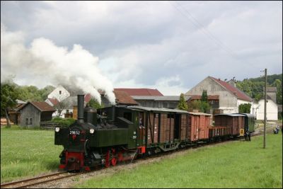 In Sommerhubermühle beginnt dann sogleich auch der Verschub, es muss nämlich Platz für den folgenden Zug mit 298.102 gemacht werden!
Schlüsselwörter: 298 , 52