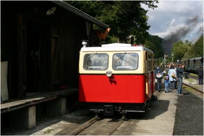 Am Samstag vor der Festveranstaltung, also nur einen Tag vorher, konnte auch die Draisine komplett fertiggestellt werden ... innen roch es noch nach frischer Farbe!
