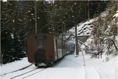 1099.010-9 mit dem REX 6810 "Ötscherbär" am Weg nach St.Pölten bei der Ausfahrt aus Erlaufklause
Schlüsselwörter: 1099 , 010 , 9 ,