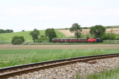 2190.03 + 2091.11
2091.11 mit Vorspann 2190.03 folgen dem Planzug nach Mank.
Schlüsselwörter: Krumpe , 2190 , 2091 , Doppel