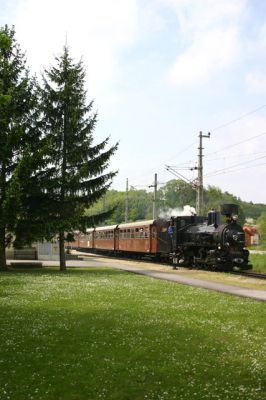 Mh.6 in Klangen
Kein Halt in Klangen, immerhin möchte man schnell nach Ober Grafendorf !

Die köstlichen Cevapcici im Obergrafendorfer Heizhaus von Herrn Handlfinger sind wirklich zu schade um sie auskühlen zu lassen.
Schlüsselwörter: Mariazellerbahn , Mh.6 , Mh 6