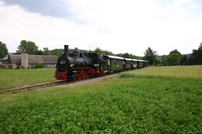 Gleich sind wir in Heidenreichstein
In wenigen Minuten erreicht 399.01 den Bhf. Heidenreichstein. Endpunkt dieses Streckenastes.

Schlüsselwörter: Waldviertel , 399 , Heidenreichstein