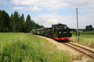 Gleich sind wir in Aalfang
399.01 fährt in Kürze in den Bhf. Aalfang ein.

Schlüsselwörter: Waldviertel , 399 , Aalfang