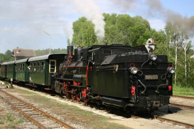 In Alt-Nagelberg
399.03 hat Alt-Nagelberg mit ihrem Zug aus Heidenreichstein erreicht.
Schlüsselwörter: Waldviertel , 399