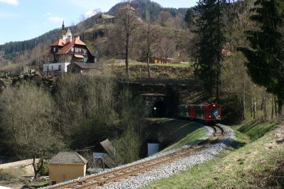 Triebwagengarnitur, nach Verlassen des Murauer Tunnel, nach Murau Sankt Leonhard.
Schlüsselwörter: VT