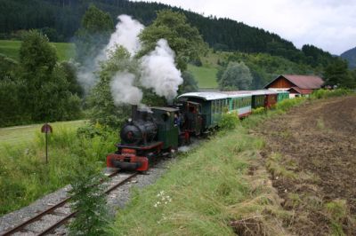 "Uta 13" + "Christl"
Unser kleines Doppel macht sich auf den Weg nach Treibach-Althofen.
Schlüsselwörter: Gurktalbahn , Uta , 13 , Christl