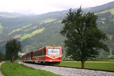 TW-Garnitur
Triebwagengarnitur kurz vor Zell am Ziller.

Schlüsselwörter: Zillertalbahn , TW , VT , Triebwagen