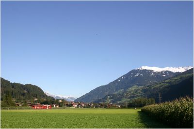 //09:40// Klassische Triebwagengarnitur am Weg nach Jenbach
