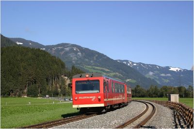 //09:47// Triebwagengarnitur am Weg nach Mayrhofen
