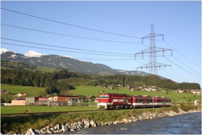 //18:01// Im Hintergrund ist die Talstation der Panoramabahn zu sehen, im Zuge des Streckenneubaues wurde hier eine neue, gut angenommene, Haltestelle errichtet
