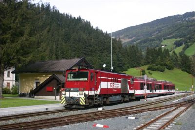 Der ankommende R 3308 in Krimml, wendend auf R 3313
Schlüsselwörter: Vs 82 , Pinzgau , Gmeinder