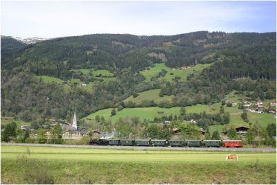 R 3398 - Dampfzug - bespannt mit der Mh.3 gleich hinter der Haltestelle Wenns
