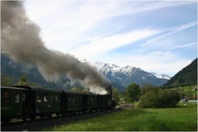 Die PLB Mh.6, ex 399.03 der ÖBB, bei der Ausfahrt aus Bramberg
Schlüsselwörter: Dampfzug , Mh , Mh.3 , 399 , 03