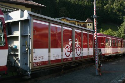 Der von der Murtalbahn angemietete Radwagen in Tischlerhäusl, der Wagen wurde bei der PLB als SLB Hs 701 eingestellt, bei der StLb ist es der Hsm 184
Schlüsselwörter: slb, plb , stlb , hsm , hs , 184 , 701