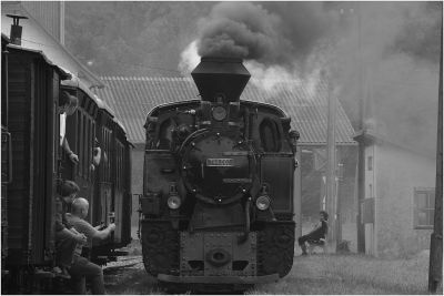 Auch die rumänische Waldbahnmaschine 764.007 ist wieder im Planbetrieb auf der Steyrtalbahn anzutreffen!
Schlüsselwörter: 298 , 102 , sierning , 764 , 007 , resita