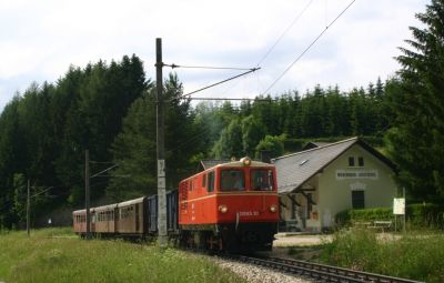 Kurzer Aufenthalt der 2095.10 in Wienerbruck
Schlüsselwörter: 2095 , 10 , noevog , növog , wienerbruck