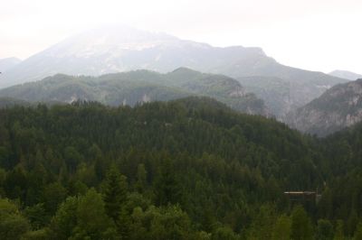 Blick aus dem Wald auf die Raingrabenbrücke

Schlüsselwörter: 1099 , oetschabaer , ötscherbär , 013 , noevog