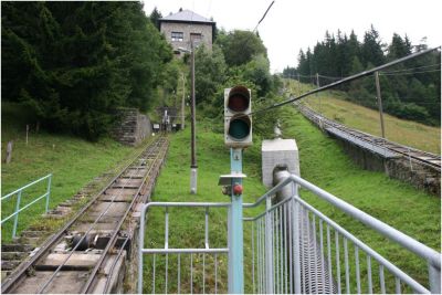 Das Maschinenhaus der Sektion 1, rechts weiterverlaufend die Sektion 2

Sektion 1 verläuft von Zandlach nach Schütter; Länge: 1.185m, Höhendifferenz: 551 m, Steigung maximal: 82 % 
Sektion 2 verläuft von Schütter nach Trog; Länge: 1.290m, Höhendifferenz: 479 m, Steigung maximal: 74 %
