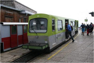 Die Steuerwagen tragen die Nummer 01 und 02, 01 ist mit einer Plattform zum Transport von sperrigen Gütern ausgestattet
Schlüsselwörter: jw , 20 , steuerwagen , 01 , 02 