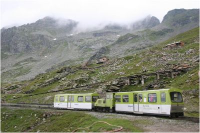 Im Hintergrund sichtbar die Seilzugstrecke zu den zwei Werksbahnen zu den Seen
