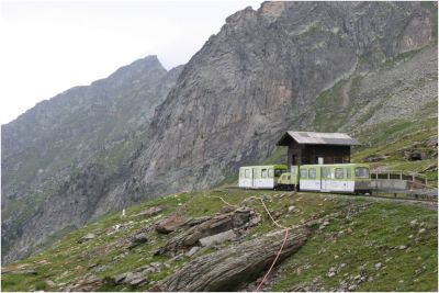 Im Bereich des sichtbaren Hauses zweigt die Werksbahn-Seilzugstrecke ab
