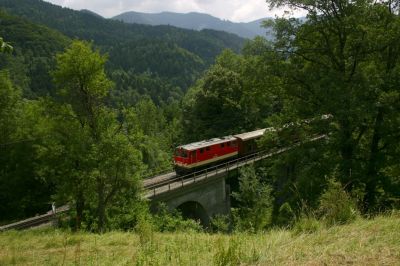 Weisswasserviadukt mit 2095.15
Schlüsselwörter: 2095 , 15 , noevog , növog , weisswasser , viadukt , brücke