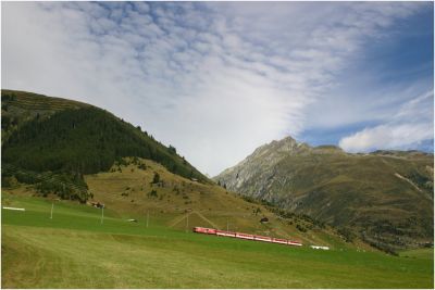 Ein Deh 4/4 der MGB zieht seinen Regio von Disentis in Richtung Oberalppass
Schlüsselwörter: deh , 4/4