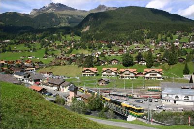 Zwei Bhe verlassen soeben Grindelwald Grund in Richtung Kleine Scheidegg
Schlüsselwörter: Bhe , 4/8