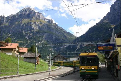 Bhe 4/8 - 142 fährt soeben in den Bahnhof Grindelwald Grund ein
Schlüsselwörter: Bhe , 4/8 , 142