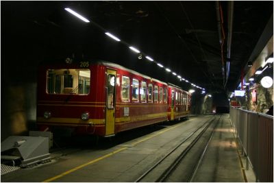 BDhe 2/4 - 205, gebaut 1960 im Bergbahnhof Jungfraujoch
Schlüsselwörter: BDhe , 2/4 , 205