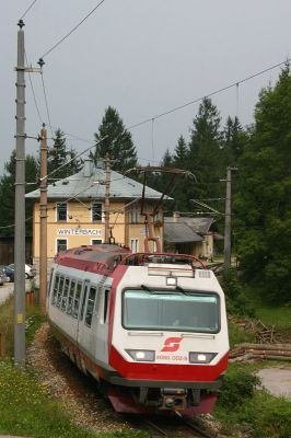 4090.002 und 4090.003 als sogenannten "Turbogarnitur" bei der Ausfahrt aus dem Bahnhof Winterbach (11:02).
Schlüsselwörter: 4090 , 002 , 003