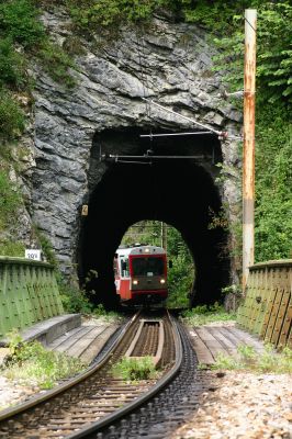 5090.017-4 taucht sogleich in den Schönautunnel ein, kurz nach Schwarzenbach a. d. Pielach (13:36 Uhr).
Schlüsselwörter: 5090 , 017