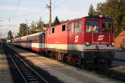 2095.013-5 bei der Aufahrt aus dem Bahnhof St.Pölten Alpenbahnhof
Schlüsselwörter: 2095 , 013