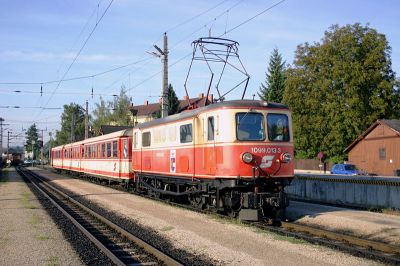 1099.013-3 "Annaberg" bei der Ausfahrt aus St.Pölten Alpenbahnhof.
Schlüsselwörter: 1099 , 013