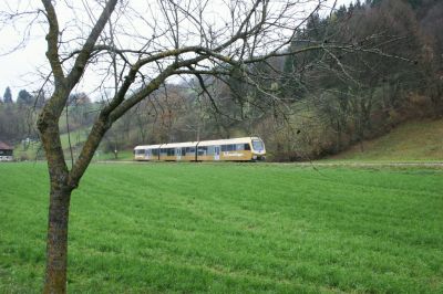 Vor kurzem ist unsere Himmelstreppe aus der Haltestelle Steinklamm ausgefahren und strebt nun Kirchberg/Pielach entgegen
Schlüsselwörter: 6827 , Himmelstreppe