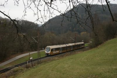 Gleich wird unser Zug in den Bahnhof Loich einfahren
Schlüsselwörter: 6829 , Himmelstreppe , Loich