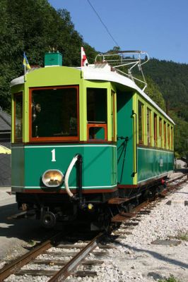 Triebwagen 1 am Morgen des 25.9.2005 bereit zur Abfahrt nach Hirschwang.
Schlüsselwörter: Triebwagen 1 , I , Höllentalbahn , Payerbach